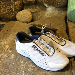 Light weight sneakers